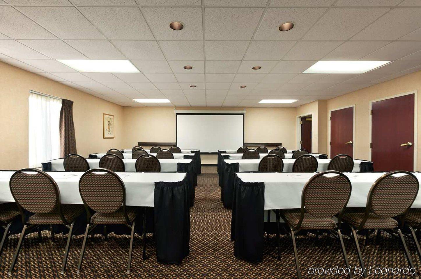 Hampton Inn Cleveland-Solon Екстериор снимка